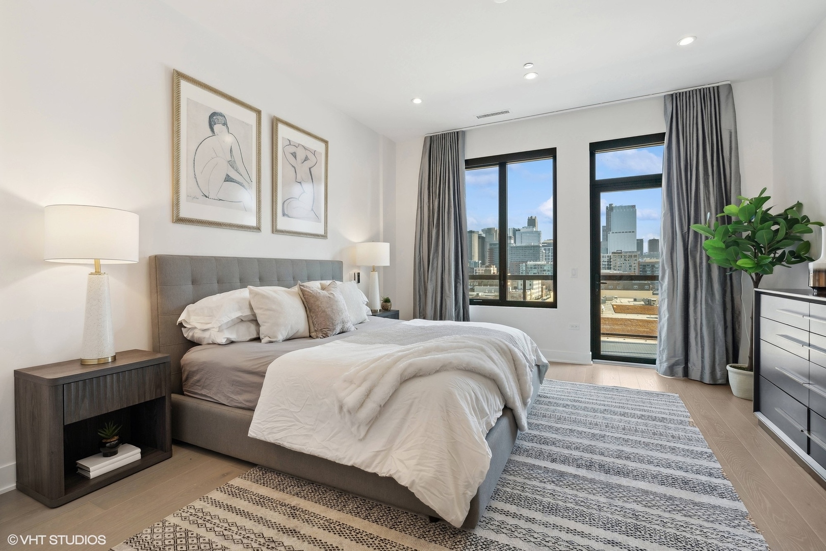 305 S Racine Avenue Unit: PHD