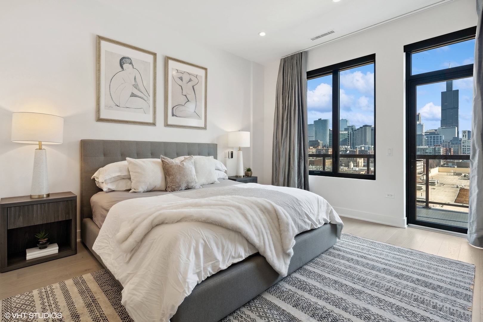 305 S Racine Avenue Unit: PHD