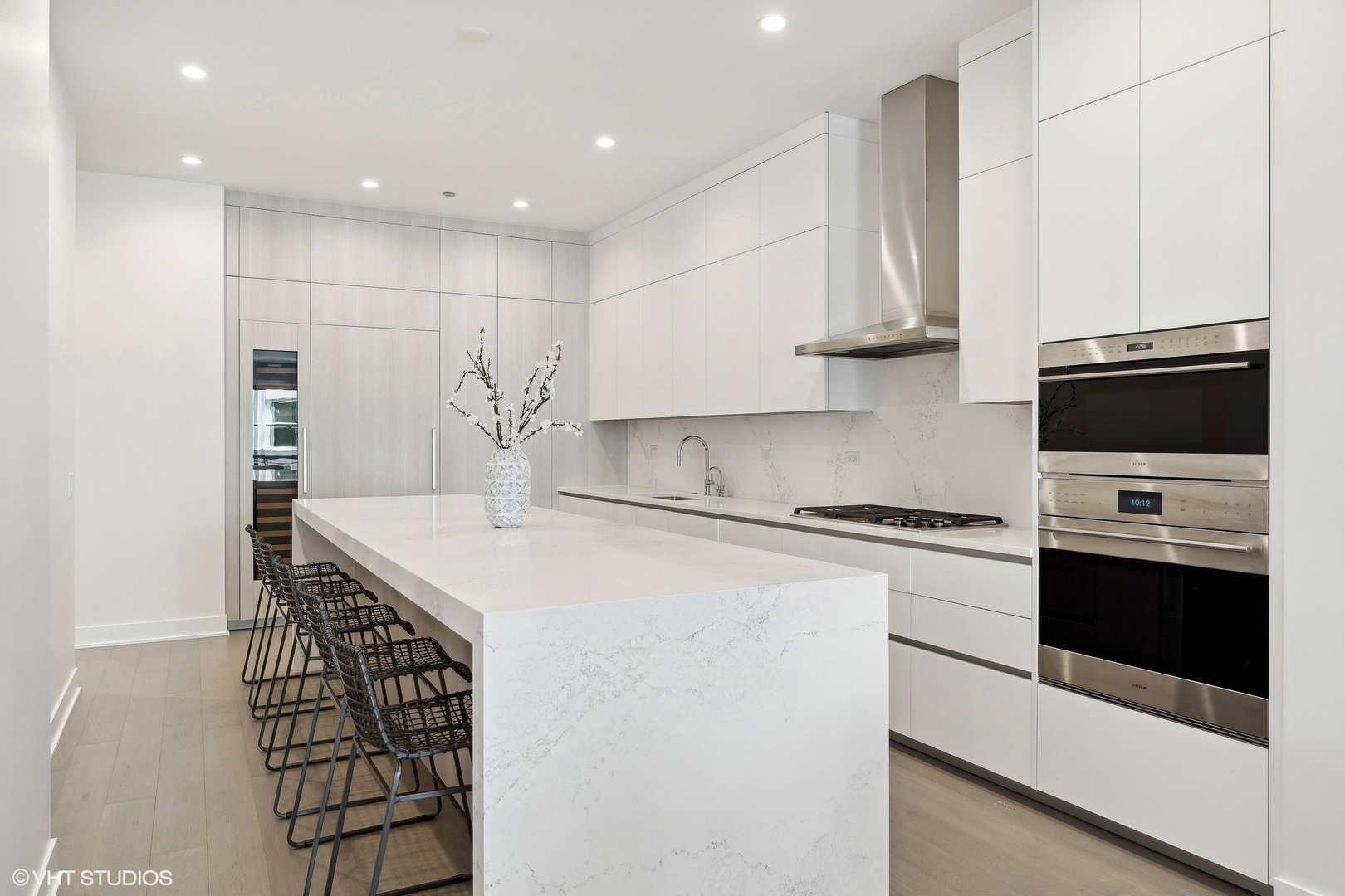 305 S Racine Avenue Unit: PHD