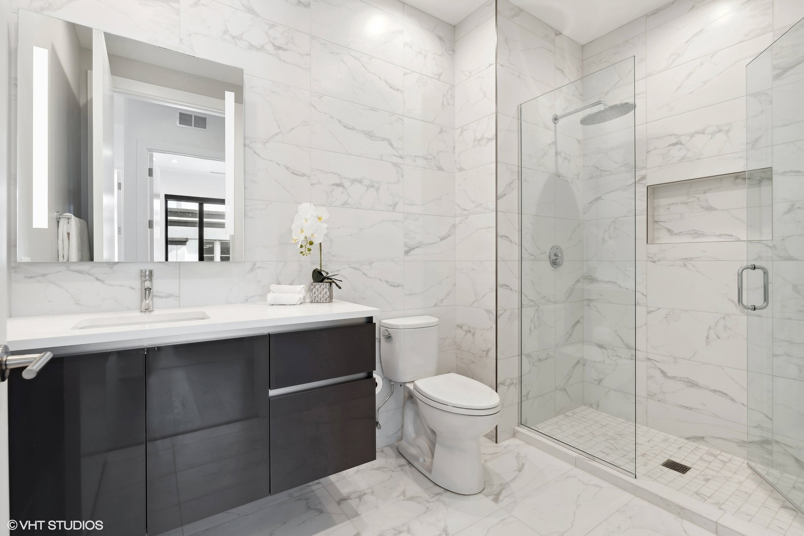 305 S Racine Avenue Unit: PHD