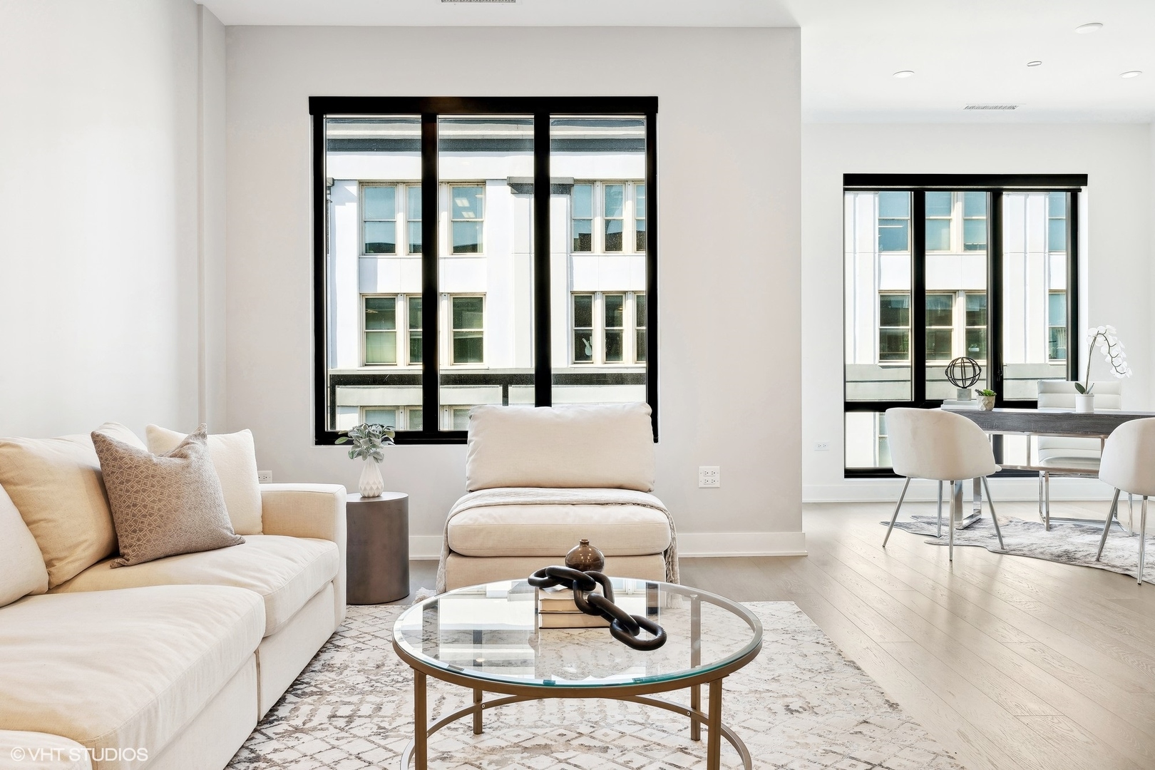 305 S Racine Avenue Unit: PHD