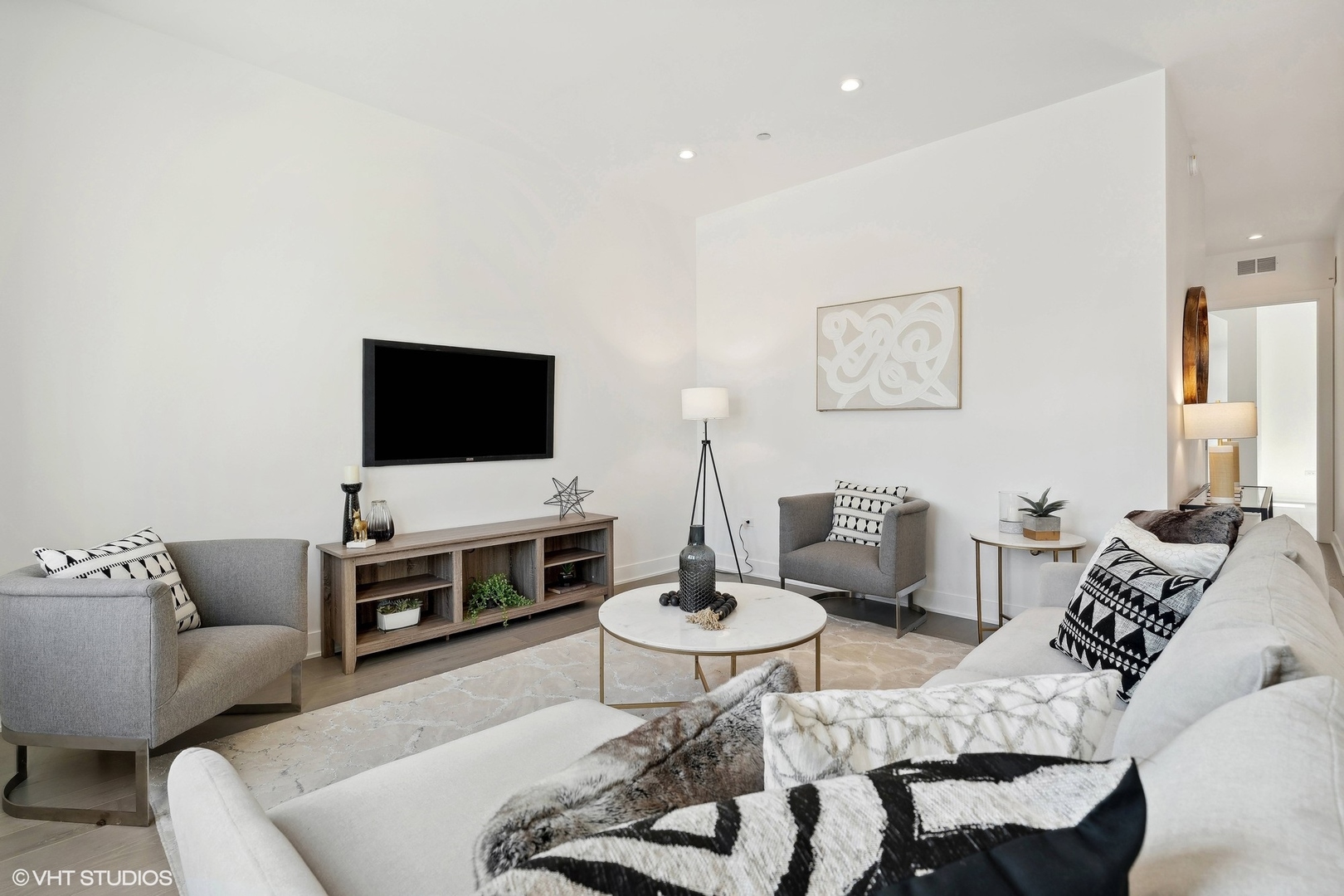 305 S Racine Avenue Unit: PHD