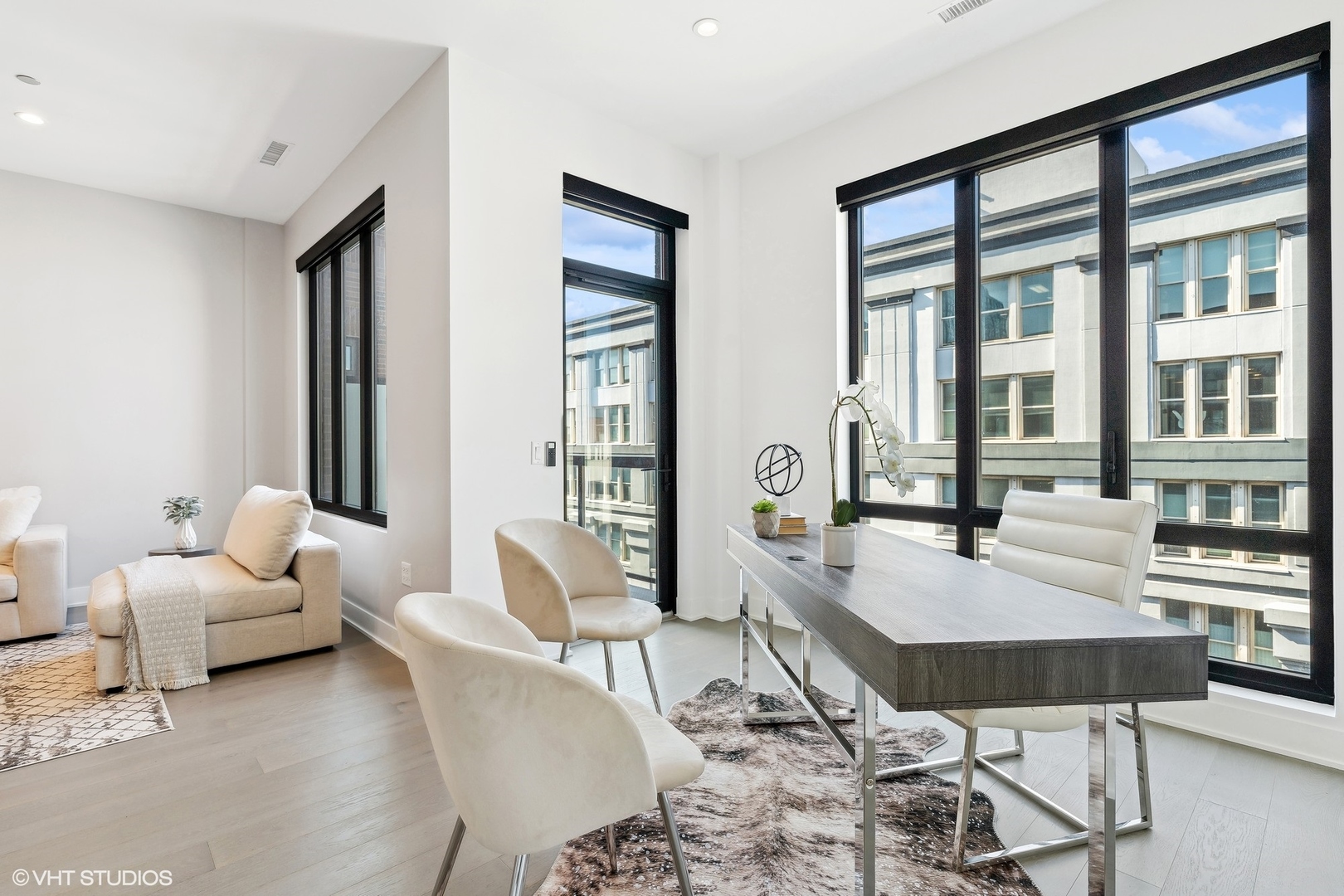 305 S Racine Avenue Unit: PHD
