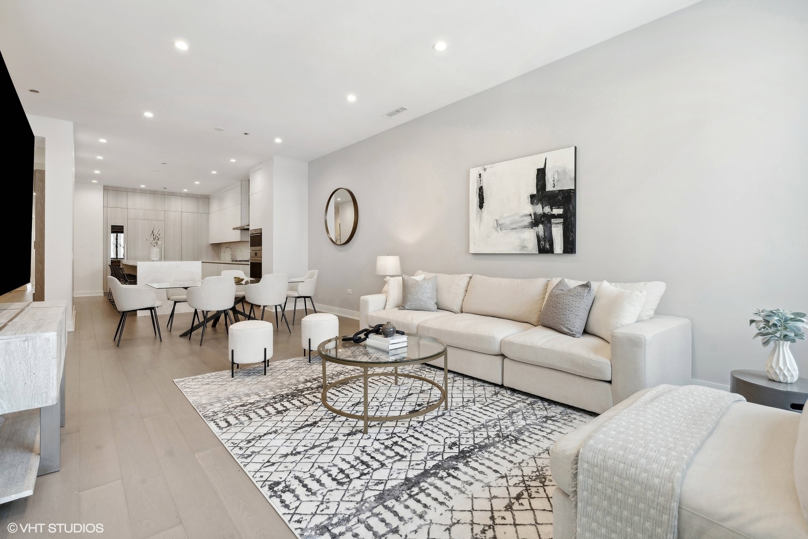 305 S Racine Avenue Unit: PHD