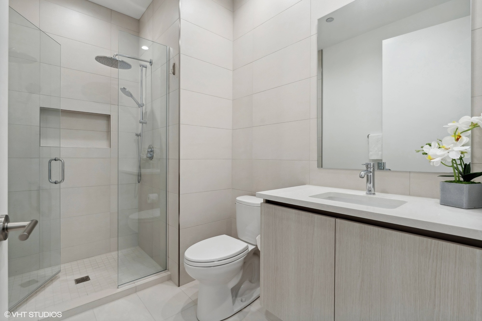 305 S Racine Avenue Unit: PHD