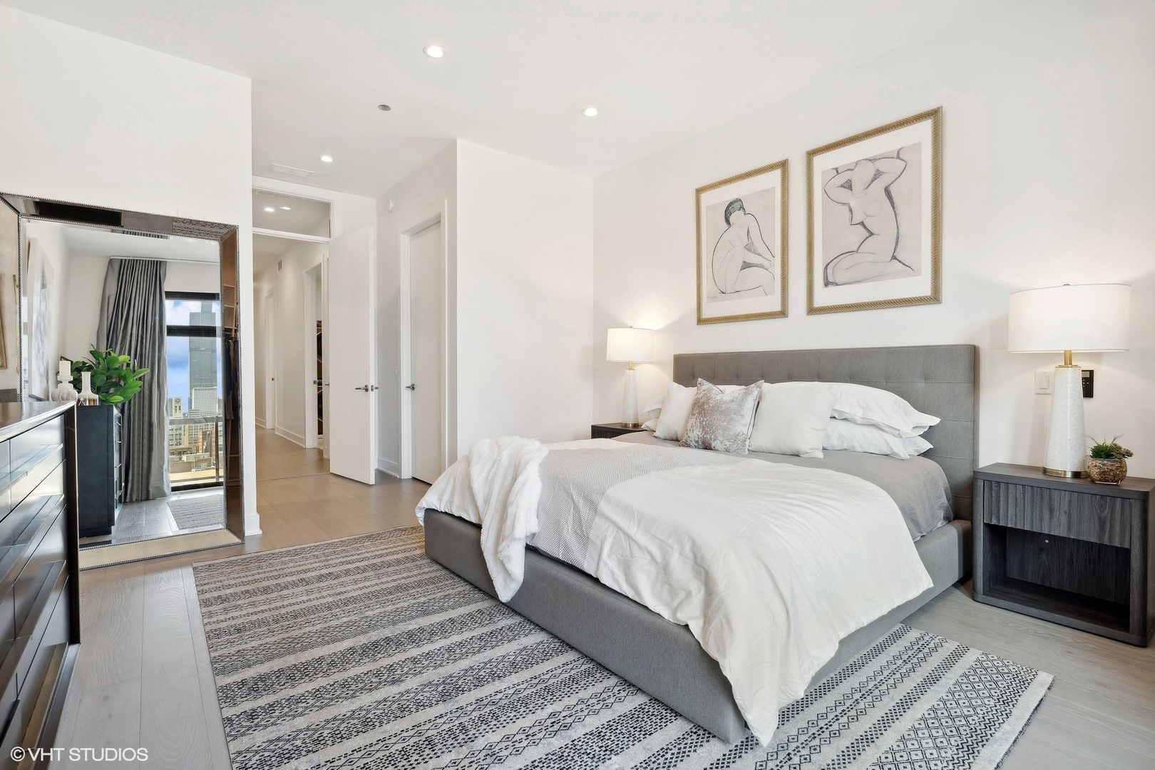 305 S Racine Avenue Unit: PHD