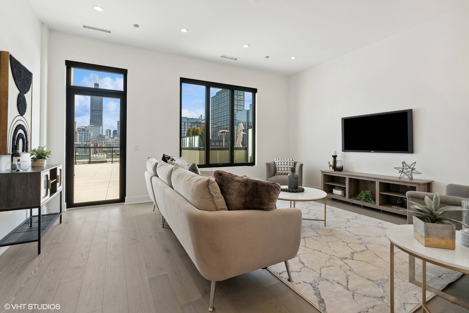 305 S Racine Avenue Unit: PHD