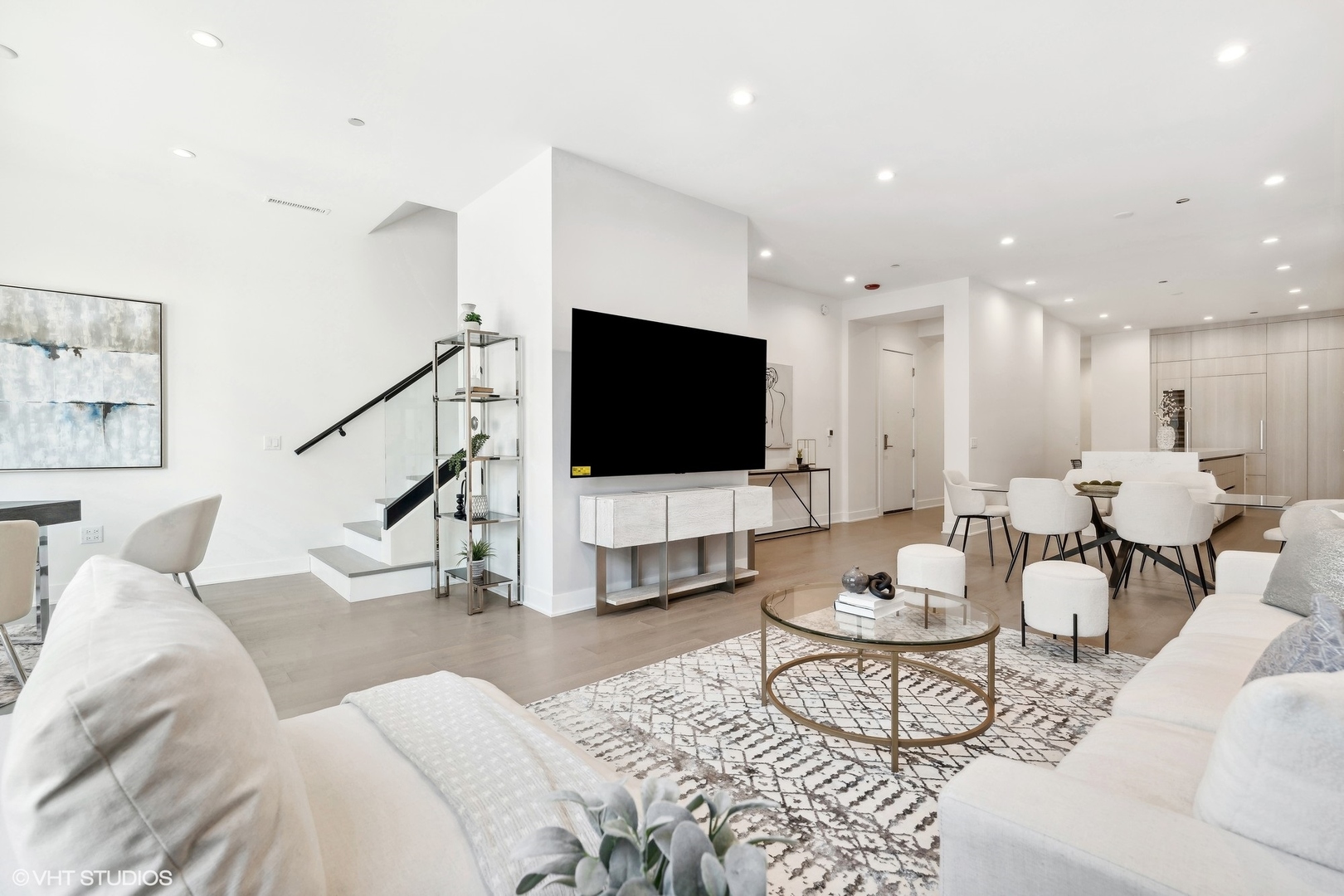 305 S Racine Avenue Unit: PHD