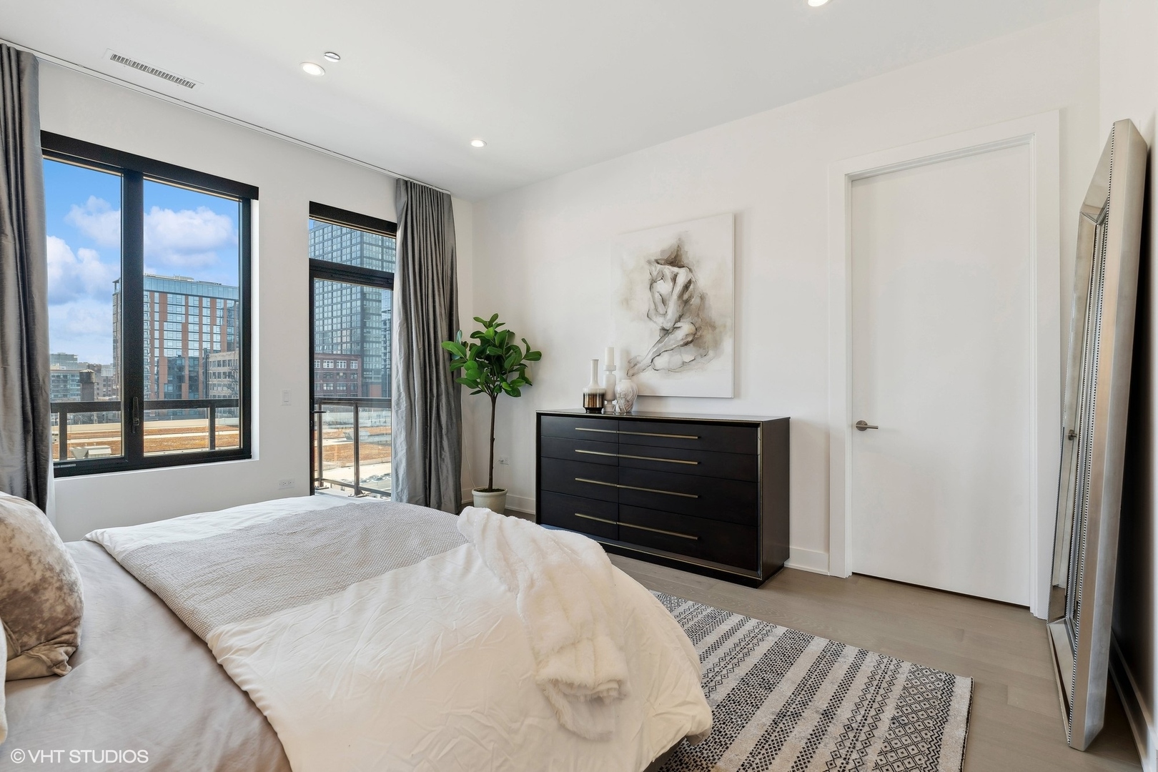 305 S Racine Avenue Unit: PHD