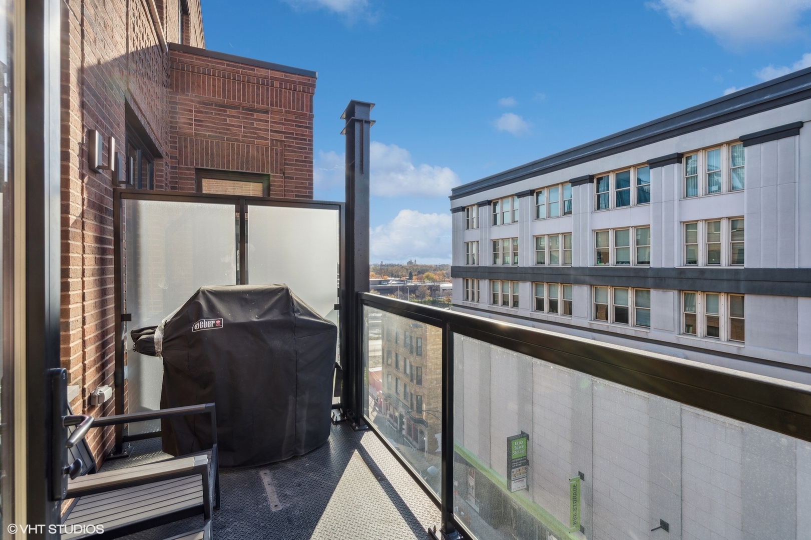 305 S Racine Avenue Unit: PHD