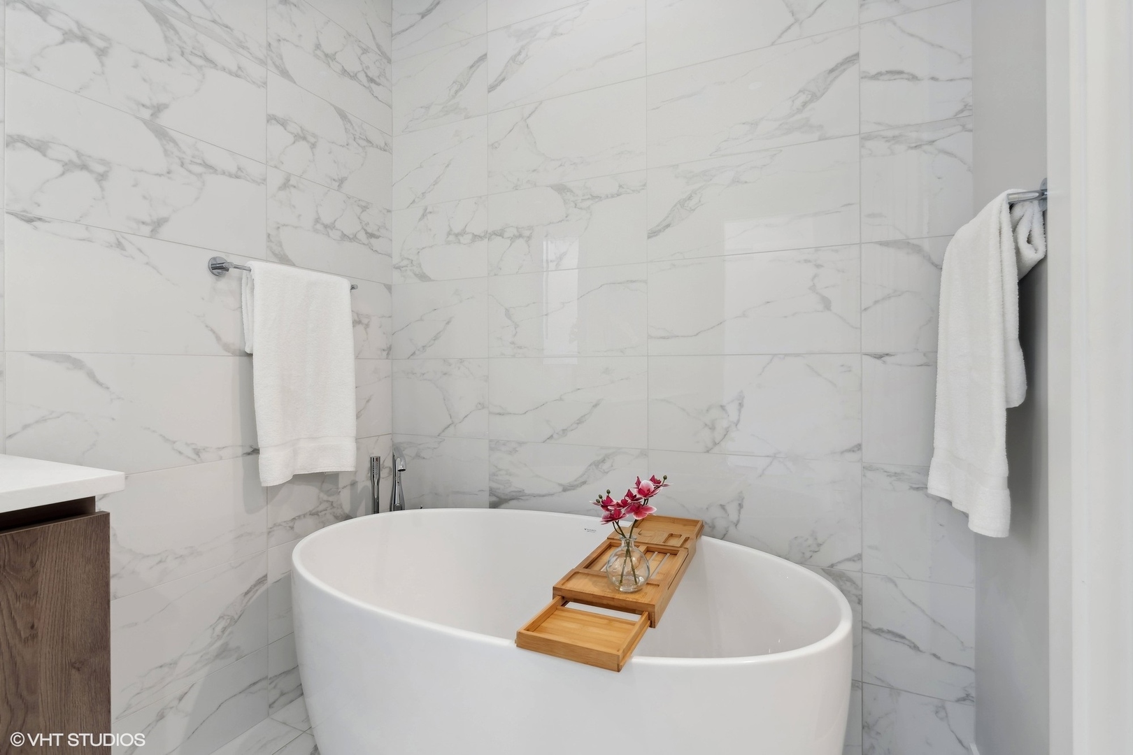 305 S Racine Avenue Unit: PHD