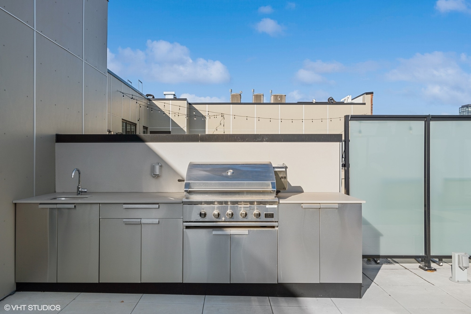 305 S Racine Avenue Unit: PHD