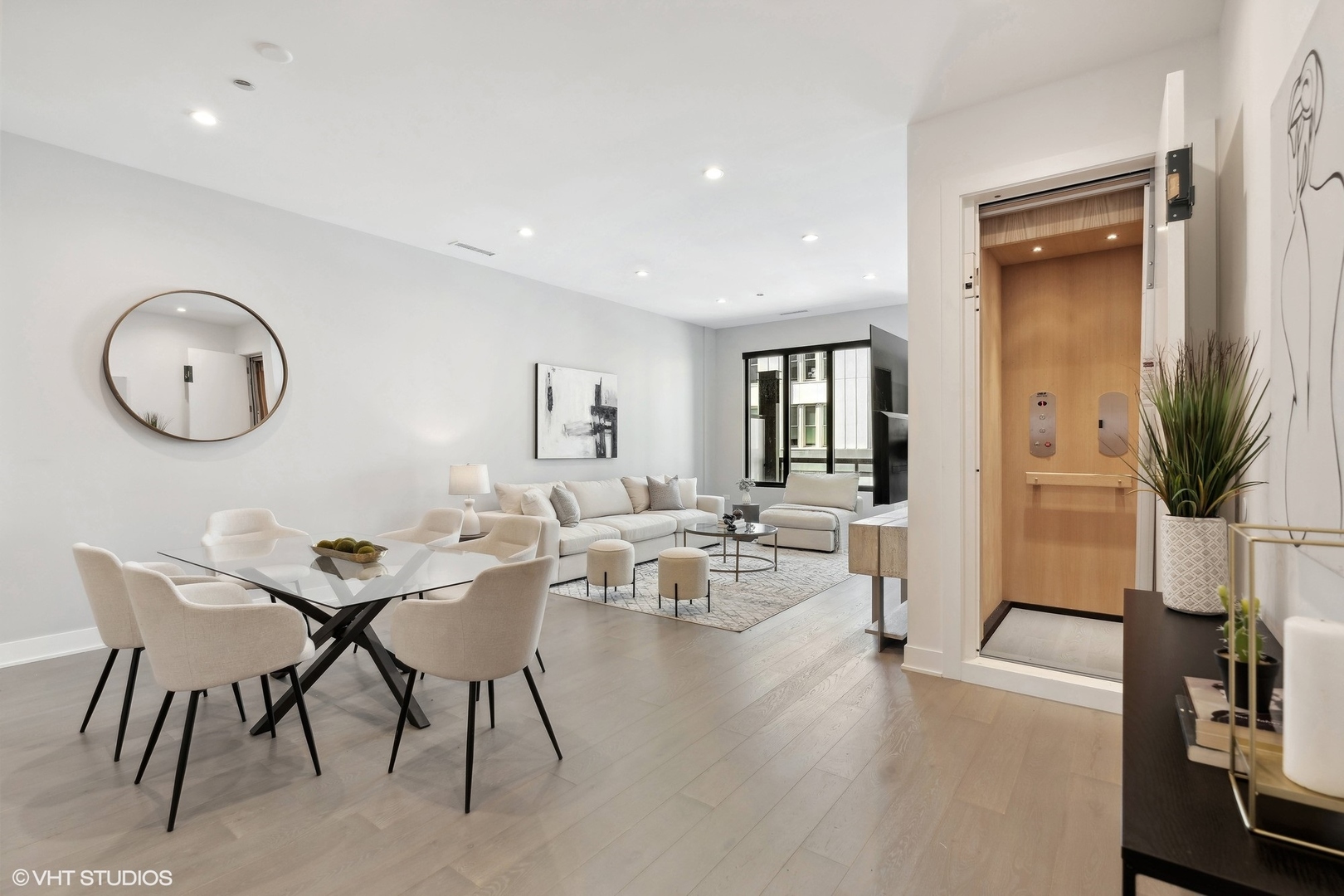 305 S Racine Avenue Unit: PHD