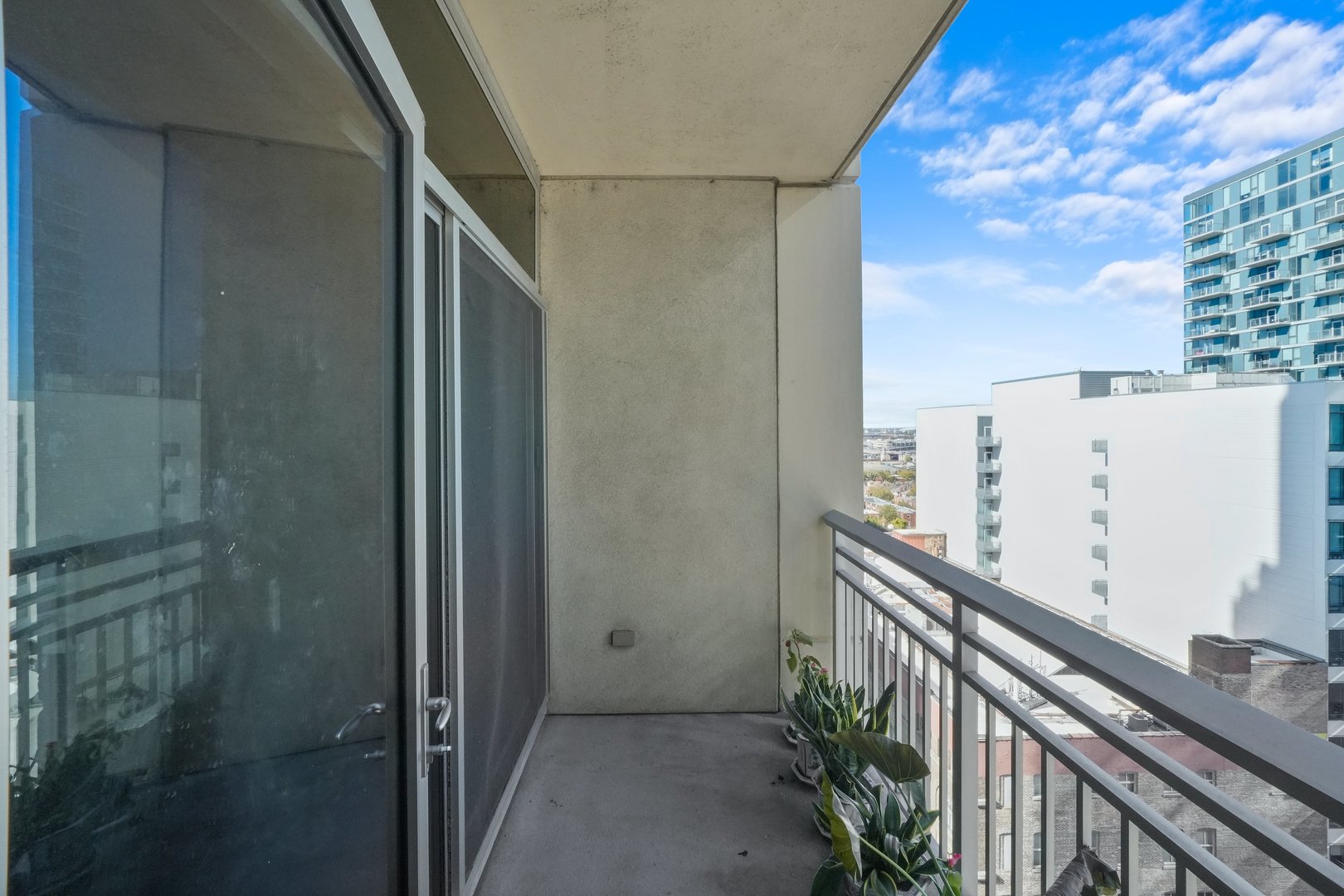 1400 S Michigan Avenue Unit: 1607