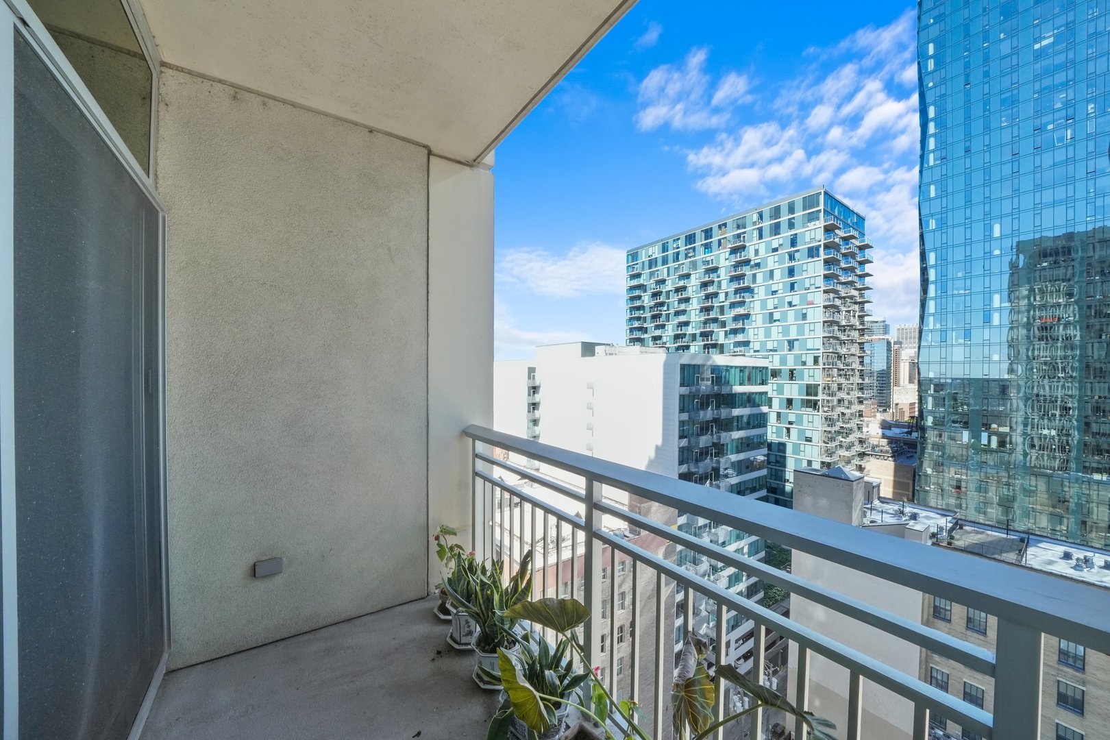 1400 S Michigan Avenue Unit: 1607