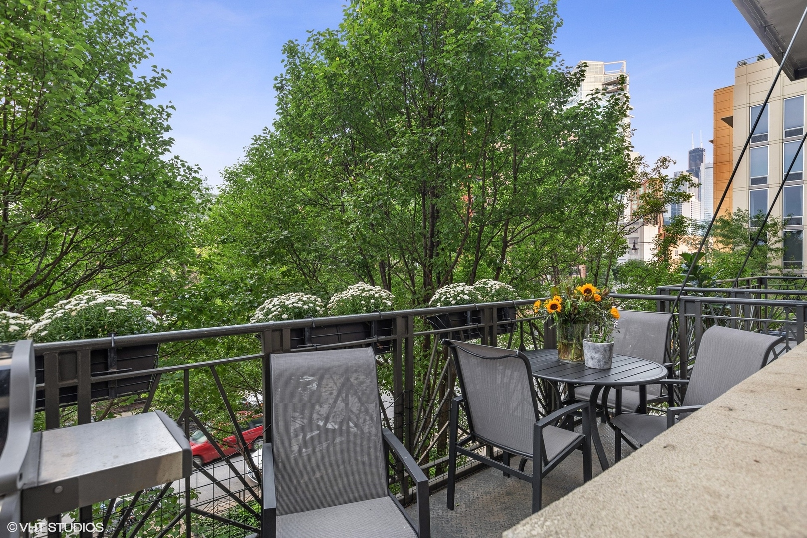 758 N Larrabee Street Unit: 221