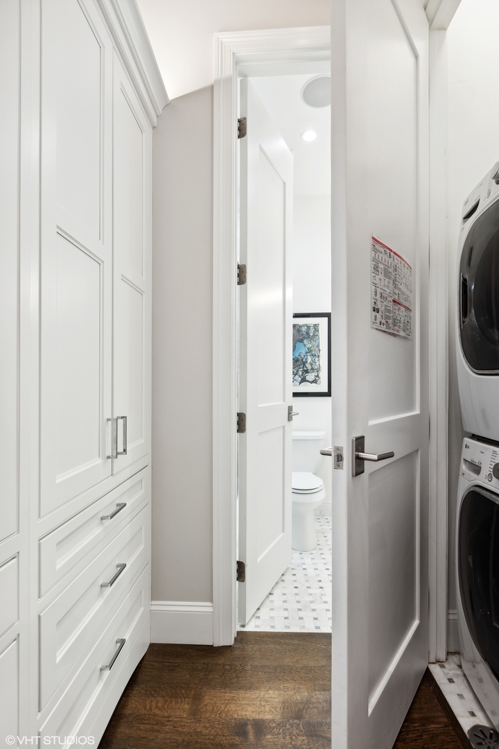 758 N Larrabee Street Unit: 221