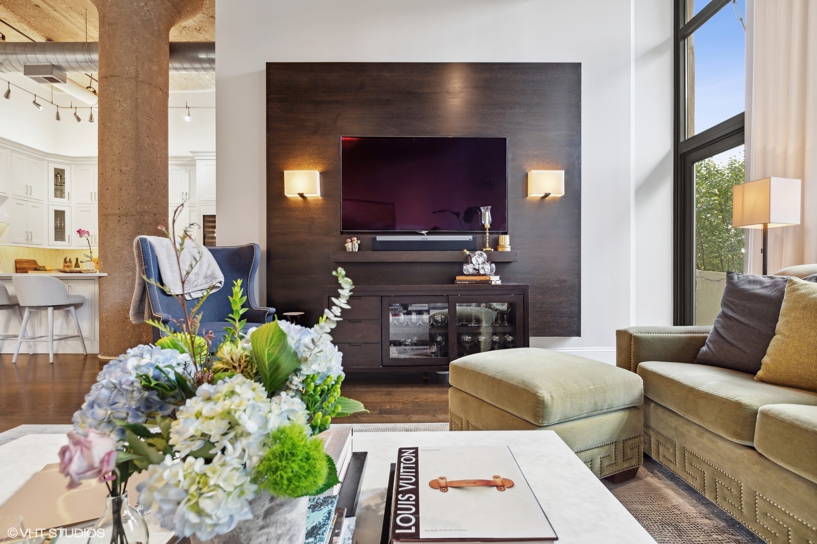 758 N Larrabee Street Unit: 221