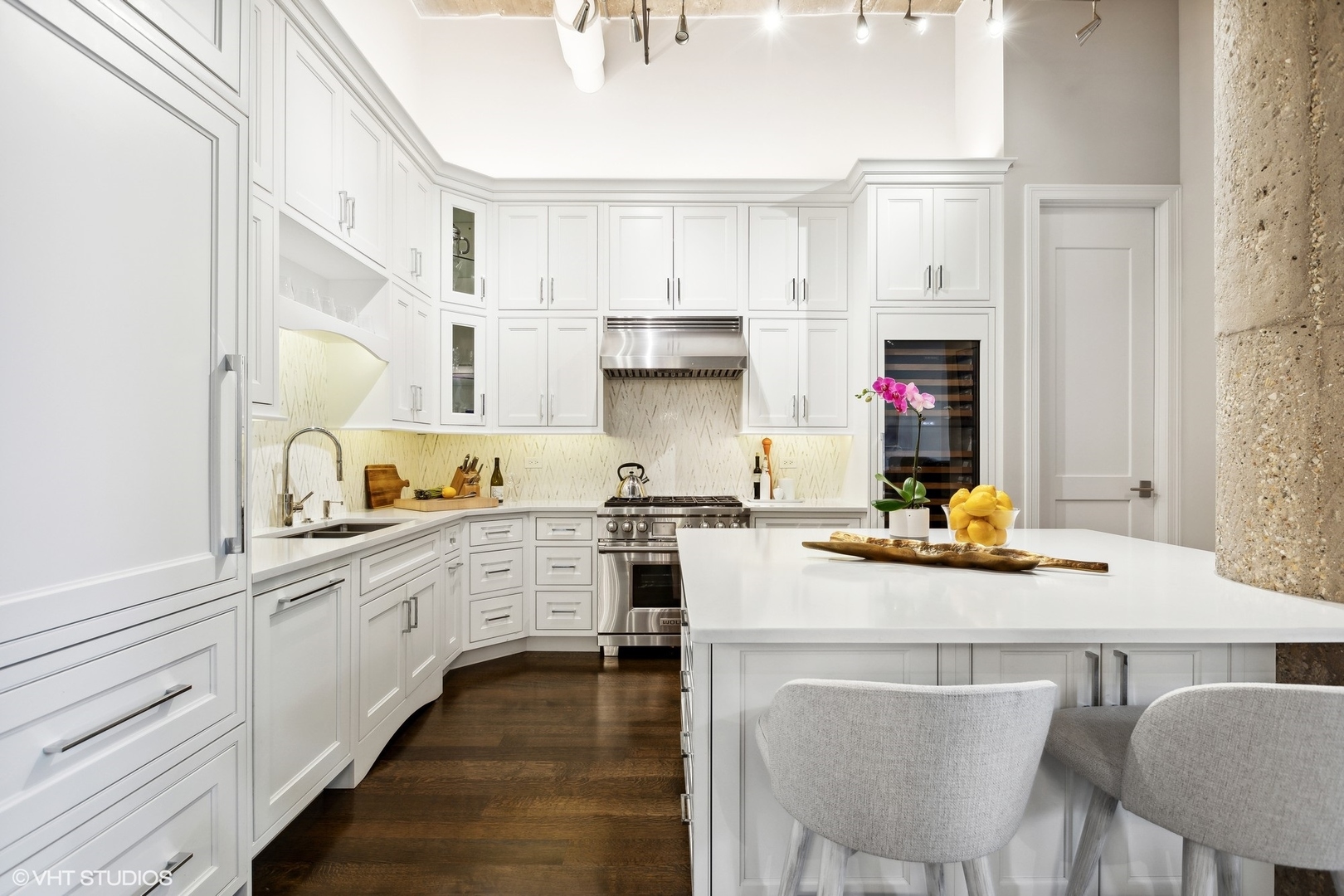 758 N Larrabee Street Unit: 221