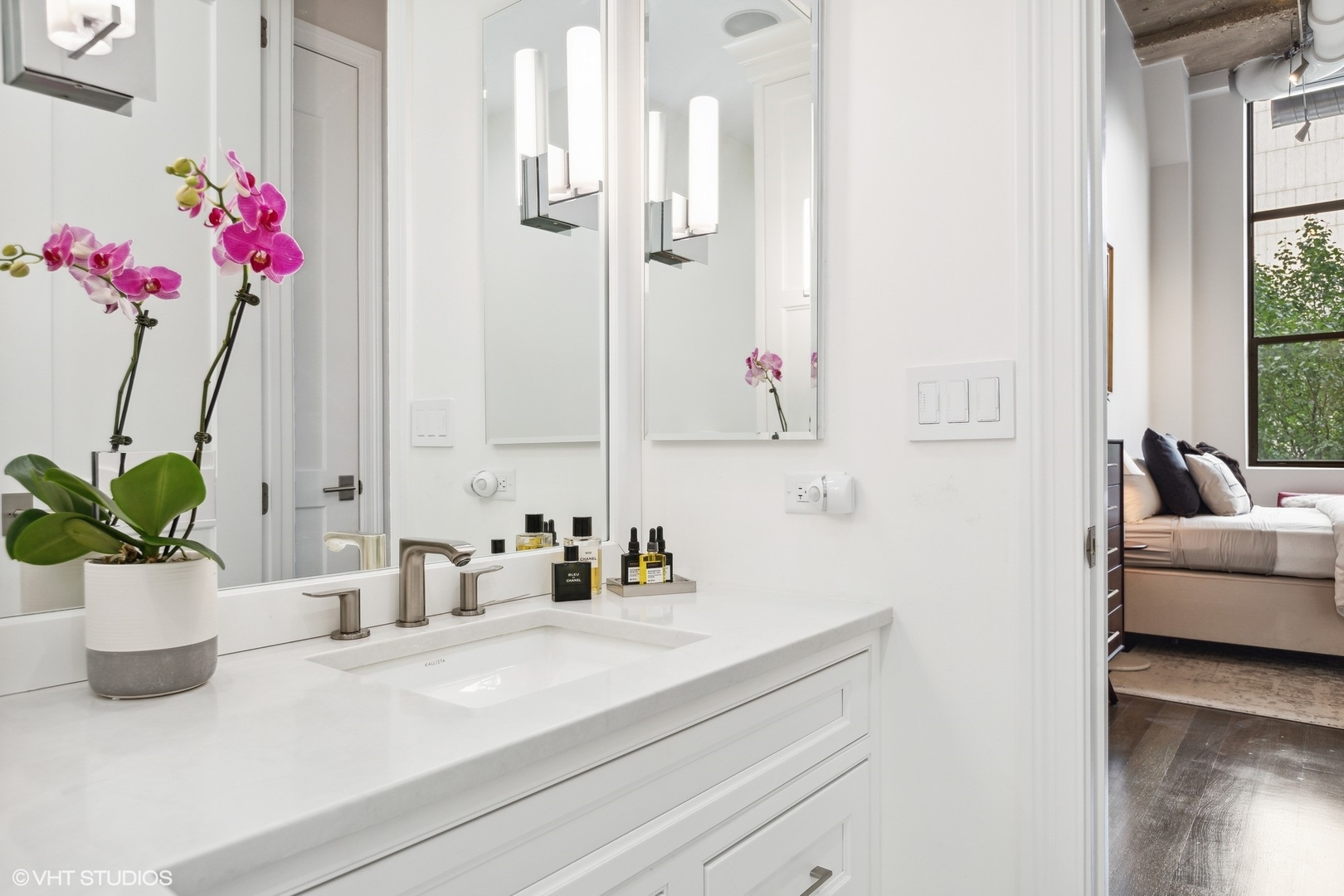 758 N Larrabee Street Unit: 221