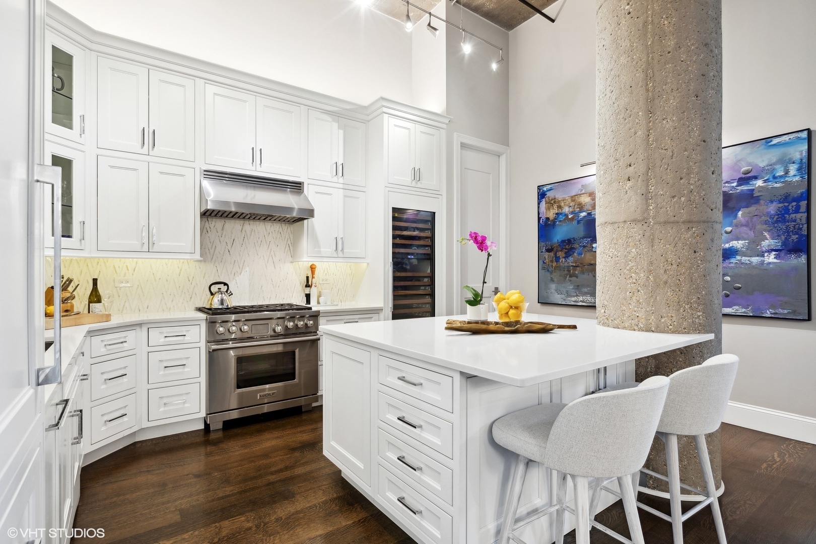758 N Larrabee Street Unit: 221