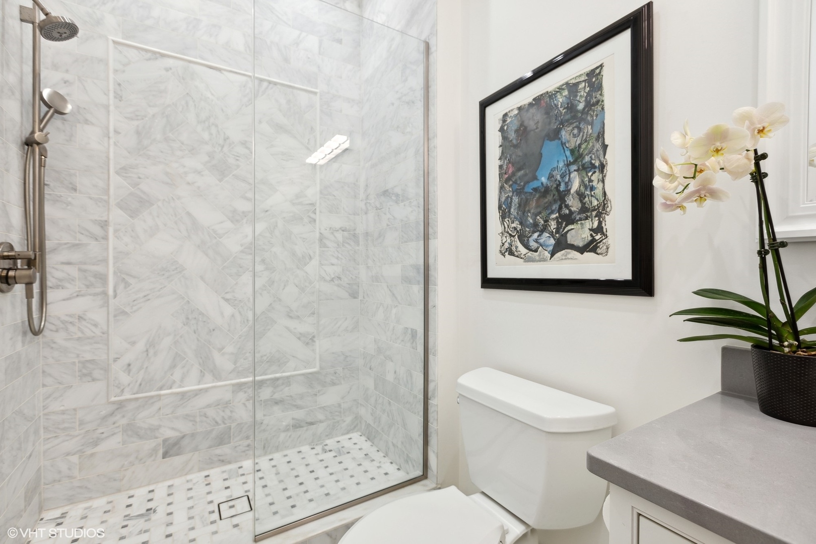 758 N Larrabee Street Unit: 221