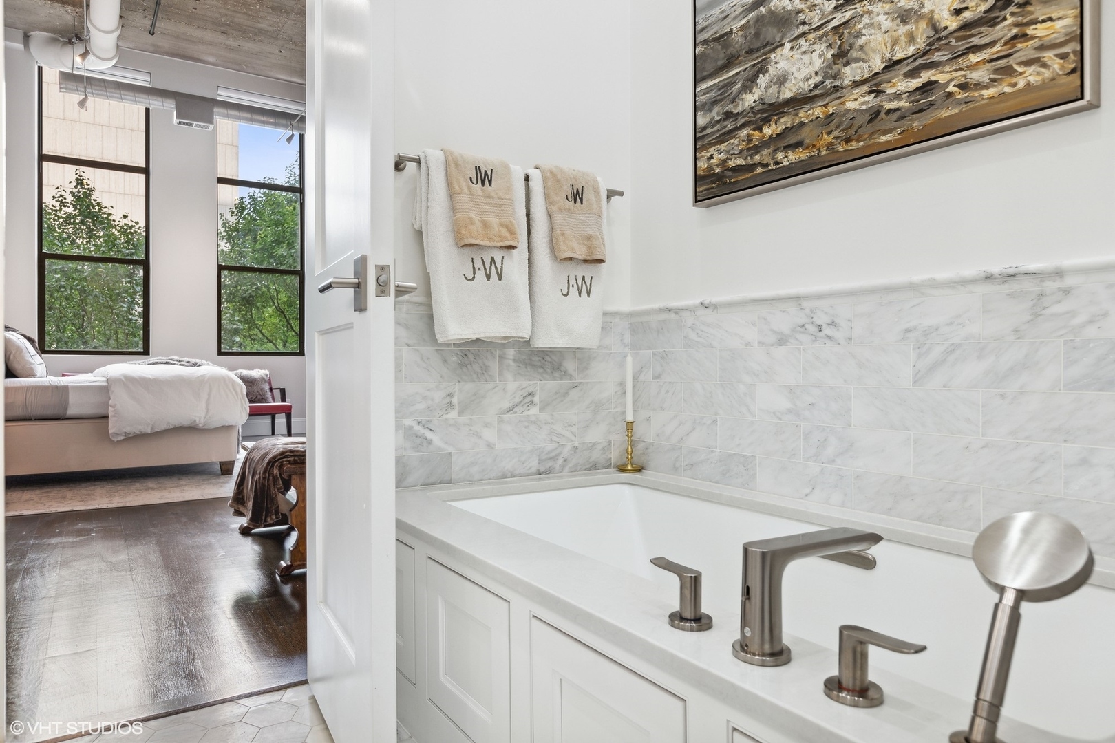 758 N Larrabee Street Unit: 221