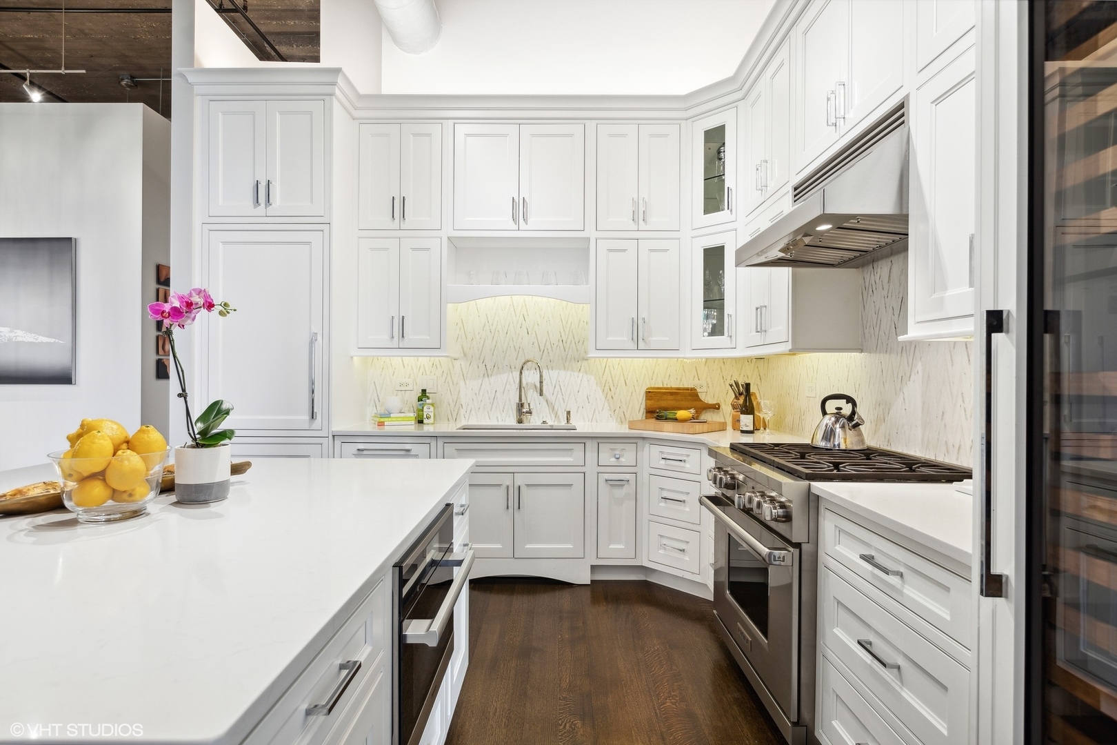 758 N Larrabee Street Unit: 221
