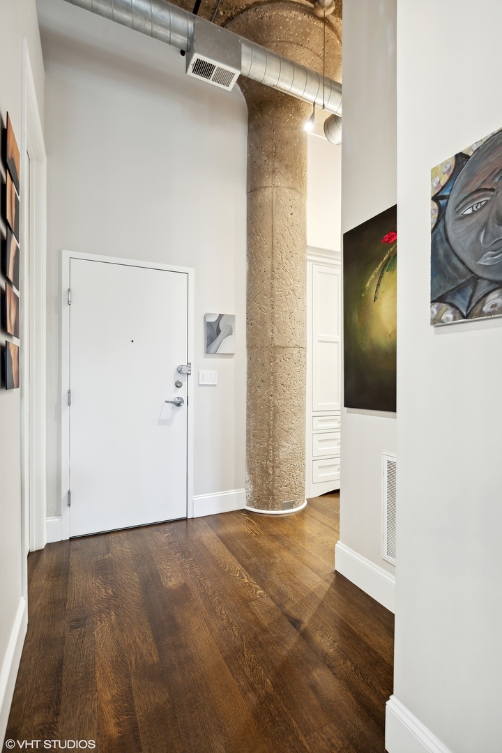 758 N Larrabee Street Unit: 221