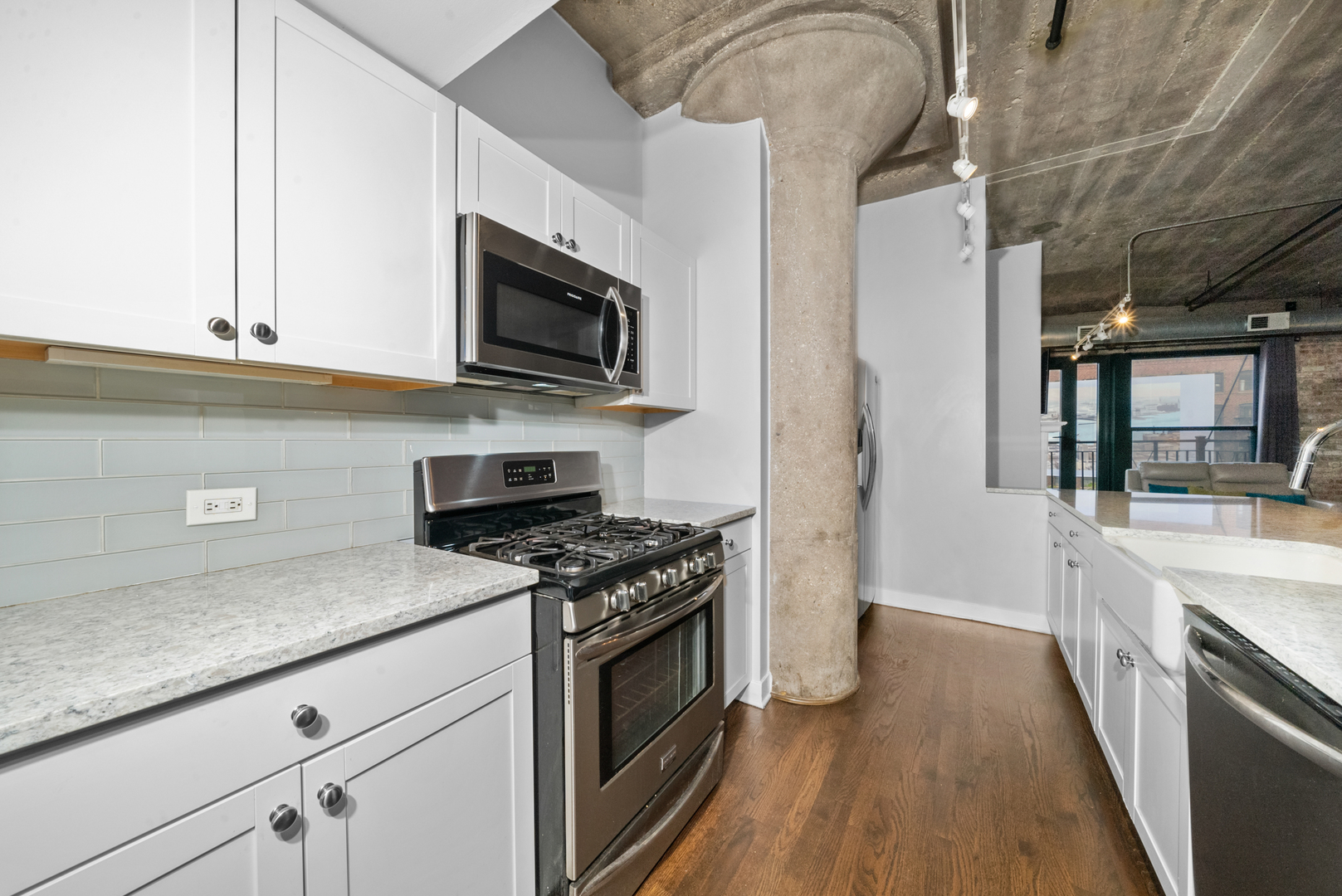 411 W ONTARIO Street Unit: 414