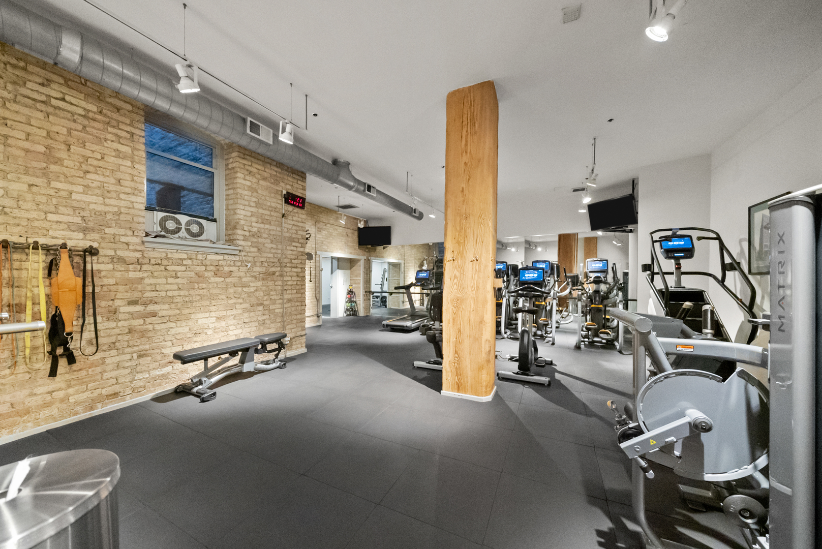 411 W ONTARIO Street Unit: 414