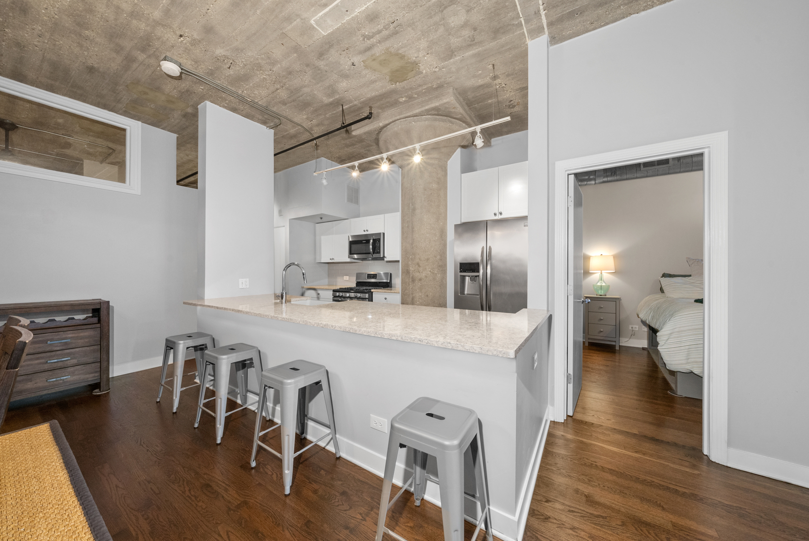 411 W ONTARIO Street Unit: 414