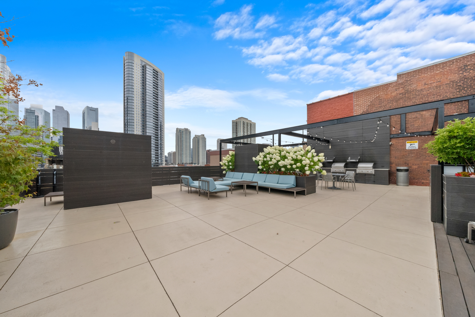 411 W ONTARIO Street Unit: 414