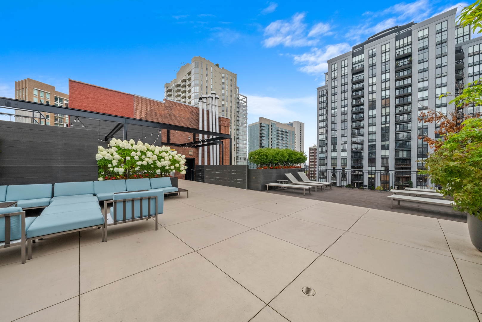 411 W ONTARIO Street Unit: 414