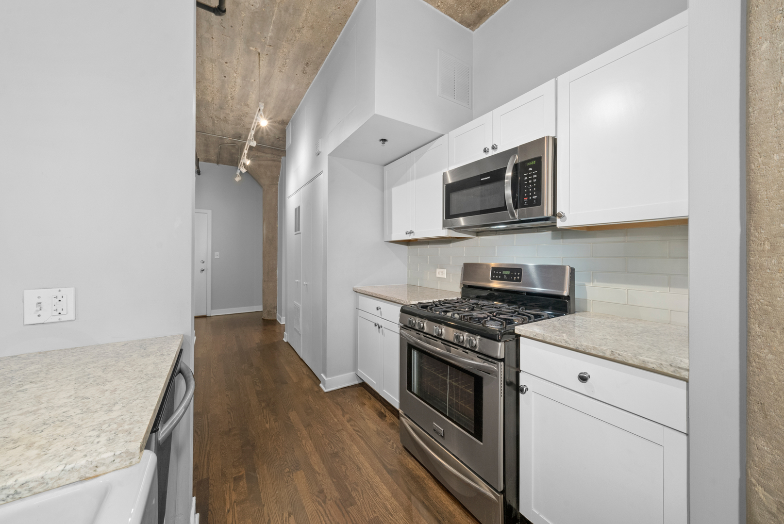 411 W ONTARIO Street Unit: 414
