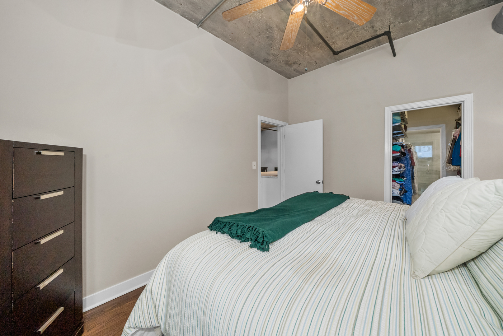 411 W ONTARIO Street Unit: 414