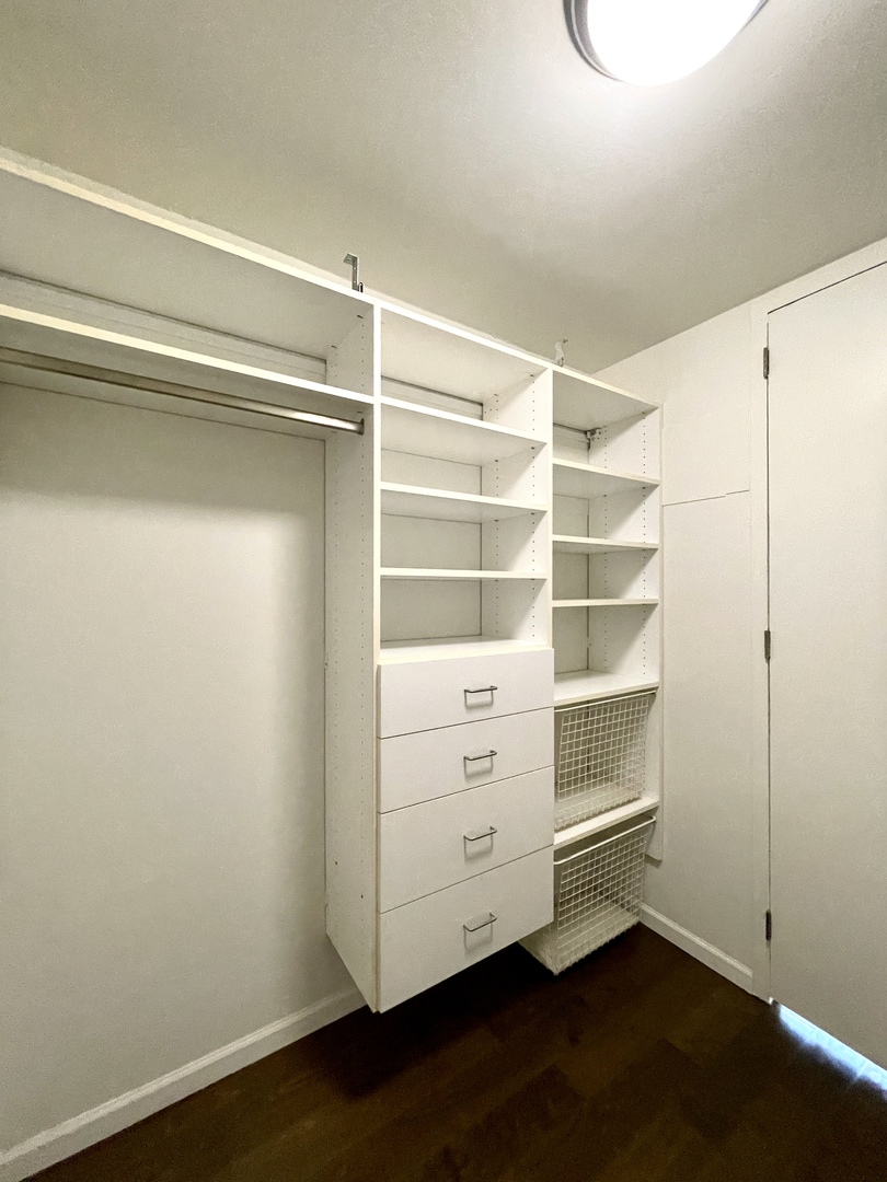 1 E Scott Street Unit: 1208