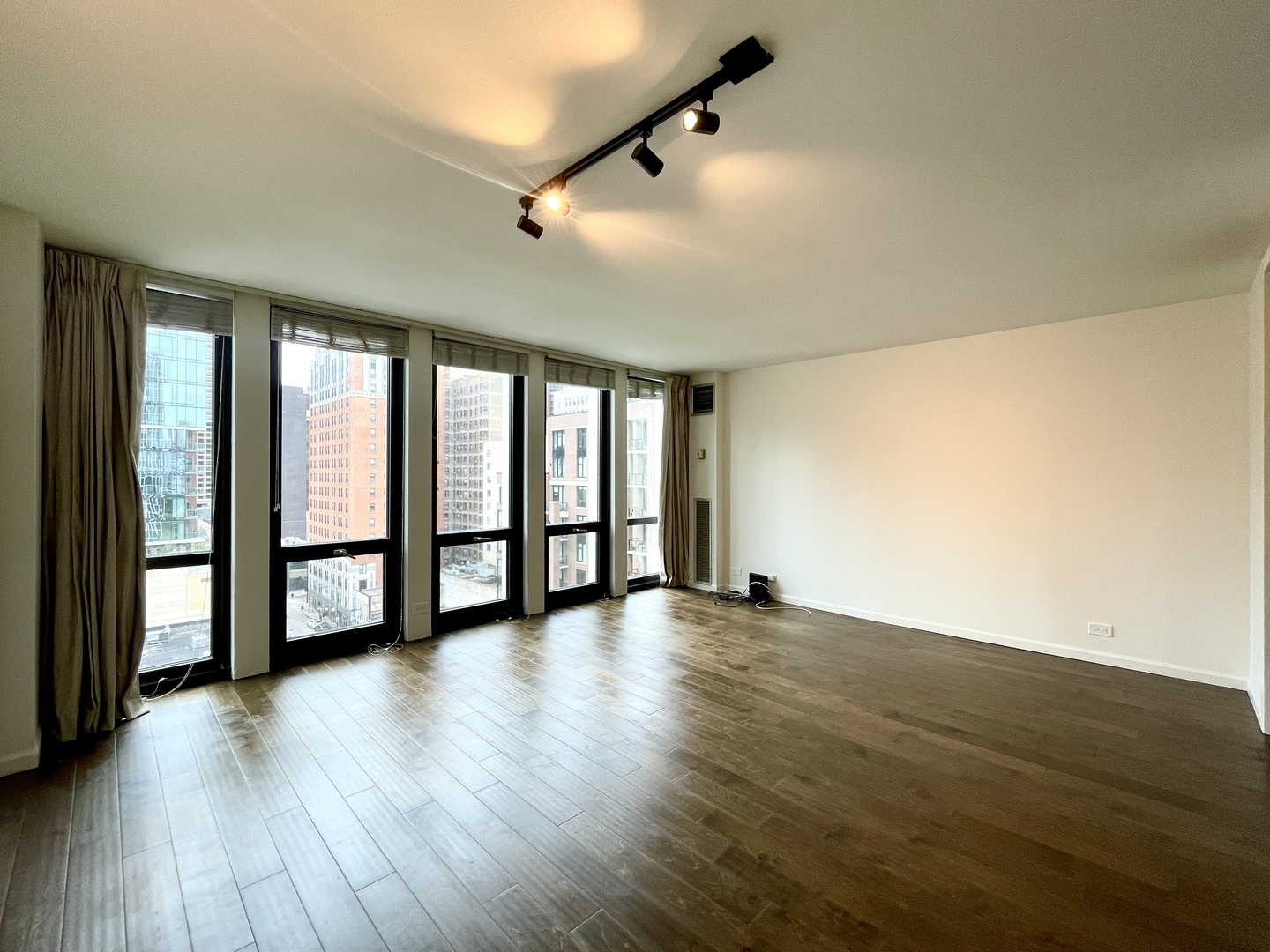 1 E Scott Street Unit: 1208