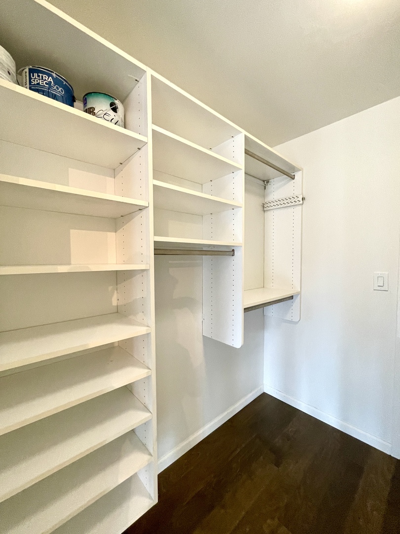 1 E Scott Street Unit: 1208