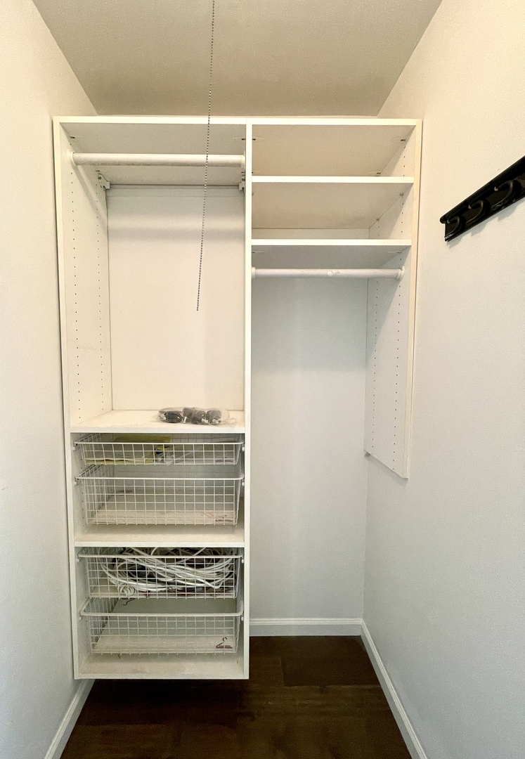 1 E Scott Street Unit: 1208