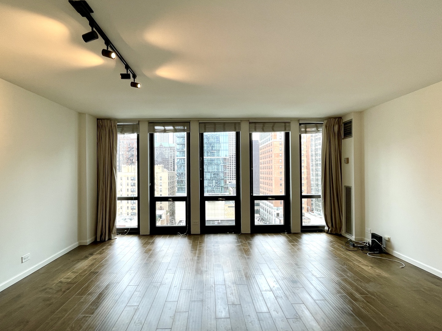 1 E Scott Street Unit: 1208