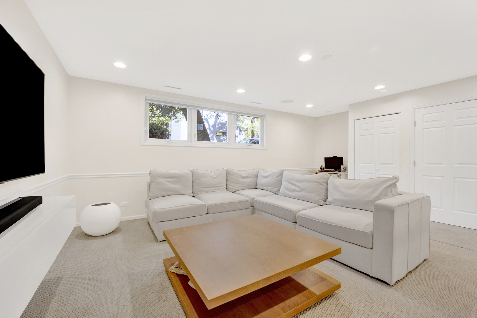 2057 W Mclean Avenue