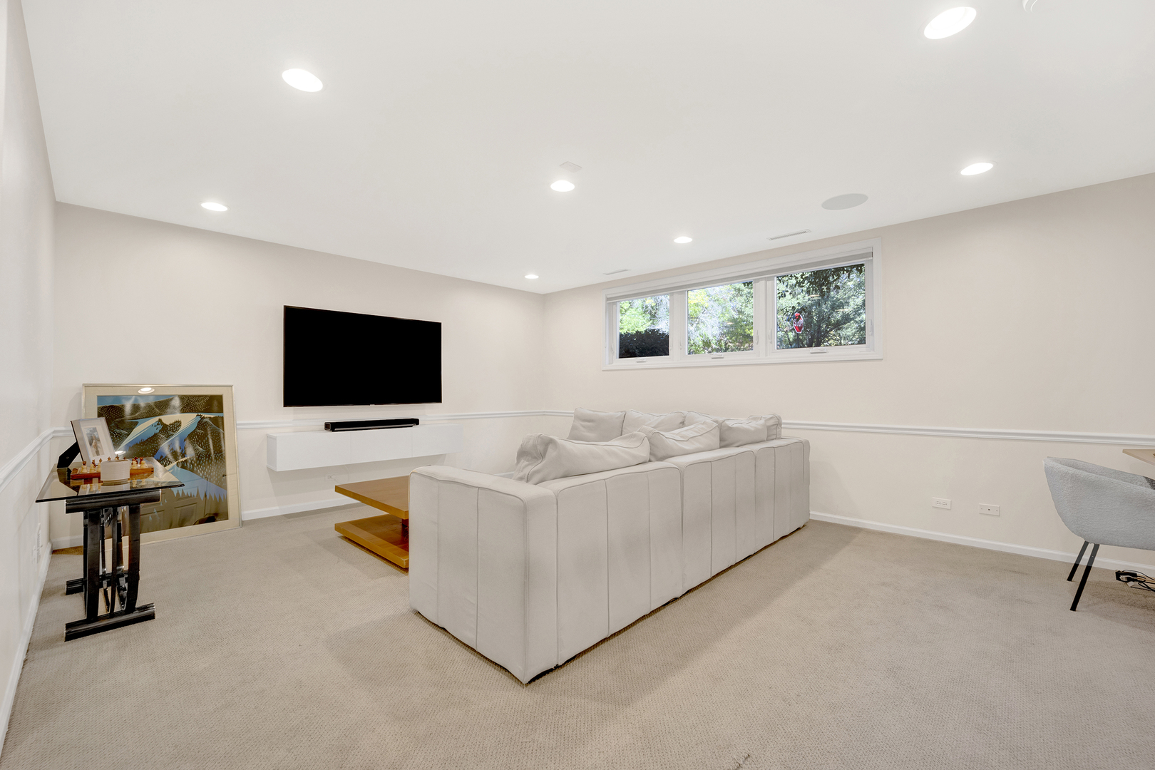 2057 W Mclean Avenue