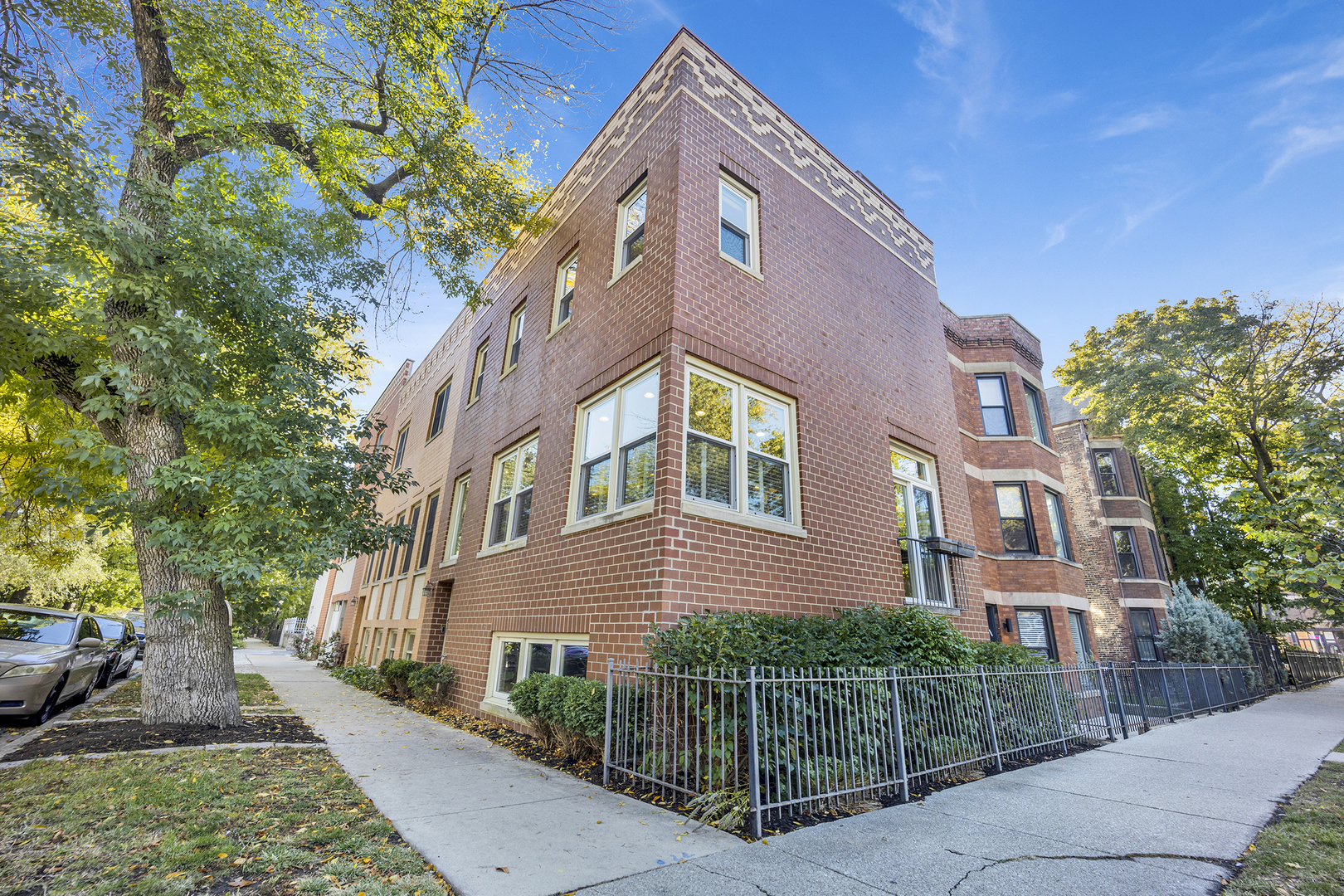 2057 W Mclean Avenue