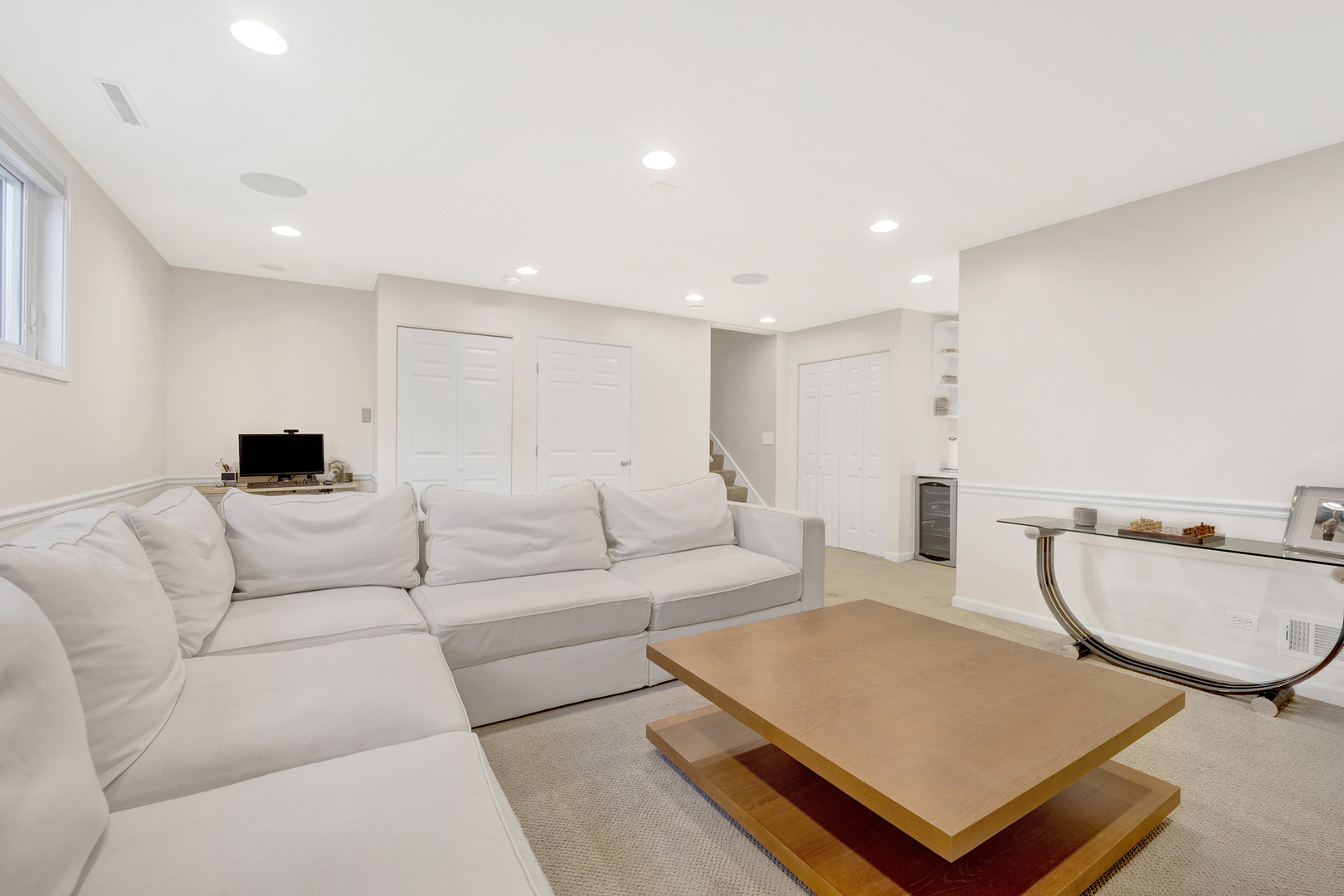 2057 W Mclean Avenue