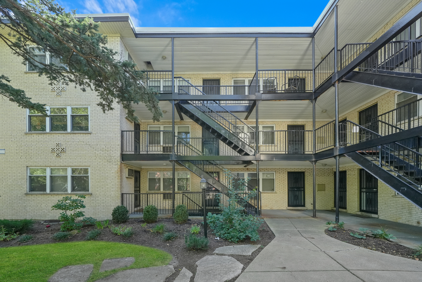 4258 N Greenview Avenue Unit: 3C