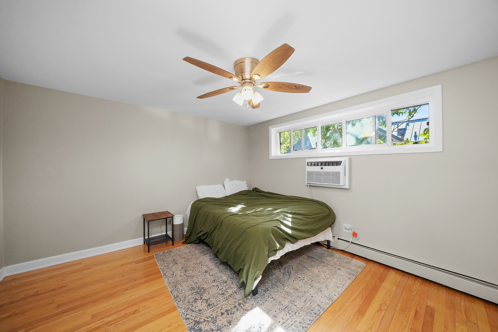 4258 N Greenview Avenue Unit: 3C