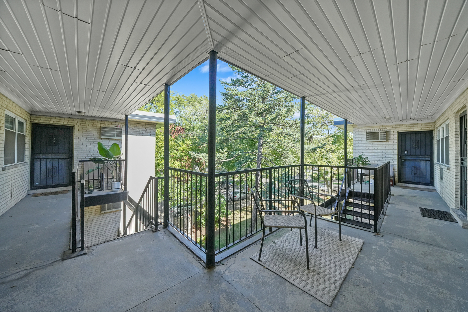 4258 N Greenview Avenue Unit: 3C