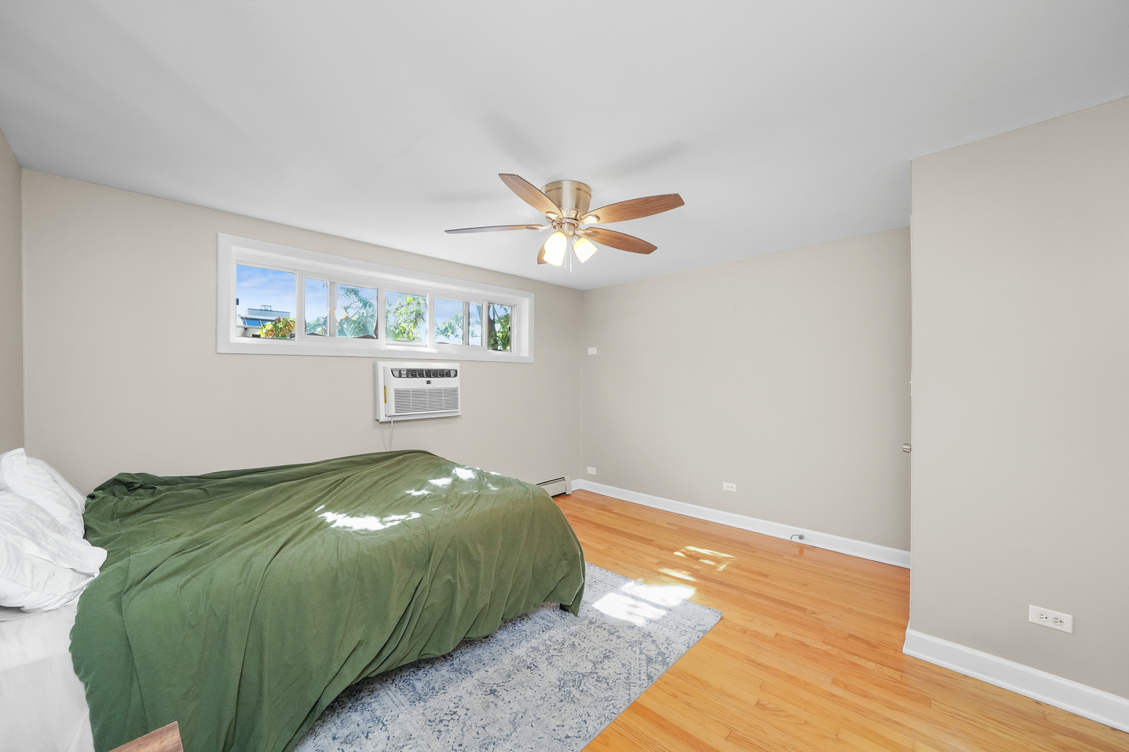 4258 N Greenview Avenue Unit: 3C