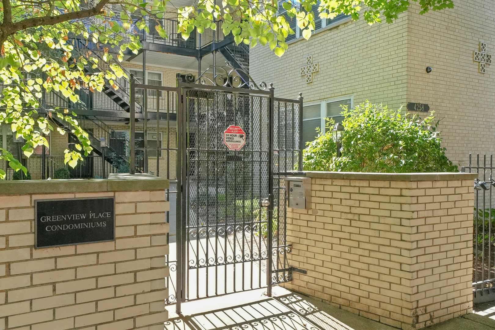 4258 N Greenview Avenue Unit: 3C